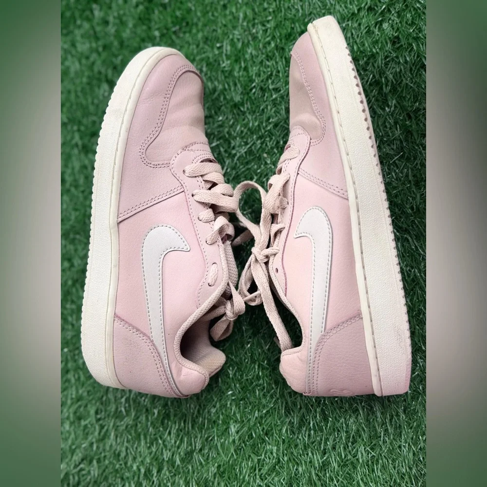 Nike Women's Ebernon Low Sneakers Size‎ 7 US